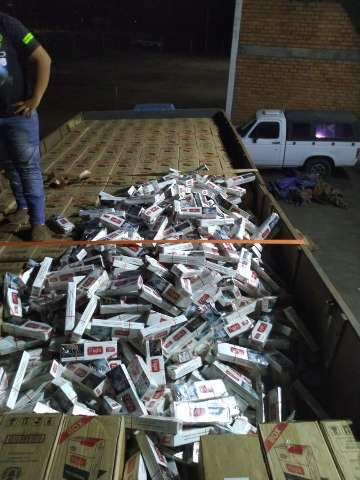 Carga de cigarros avaliada em R$ 1,2 milh&atilde;o &eacute; apreendida em fazenda no interior 
