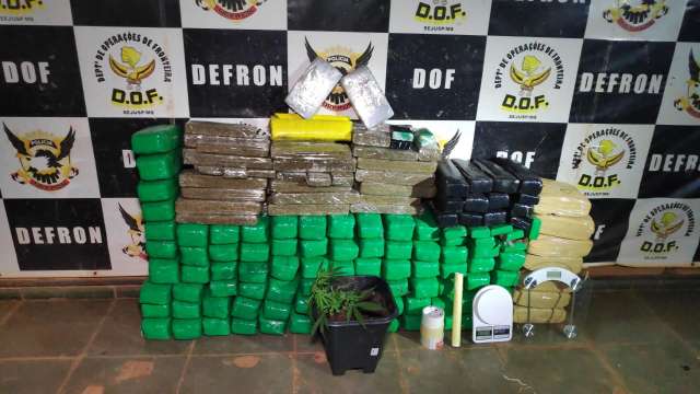 Presos com 150 Kg de drogas, casal cultivava ate p&eacute; de maconha em &quot;boca de fumo&quot;