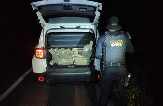 Carro com maconha que iria para SP &eacute; apreendido com traficante na BR-487