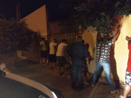 Depois de tr&ecirc;s dias de festa open bar, anfitri&atilde; vai presa por aglomera&ccedil;&atilde;o
