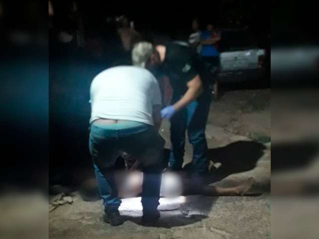 Mulher &eacute; assassinada com 7 facadas e suspeita &eacute; presa em flagrante