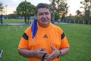 Doka Soares é coordenador de futebol de clube tradicional da cidade que optou por se adaptar as novas regras (Foto: Marcos Maluf)