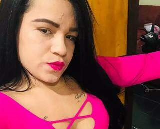 Carolina Leandro Souto, 23 anos, foi morta a tiros na manhã do dia 31 de agosto. (Foto: Reprodução/Facebook)