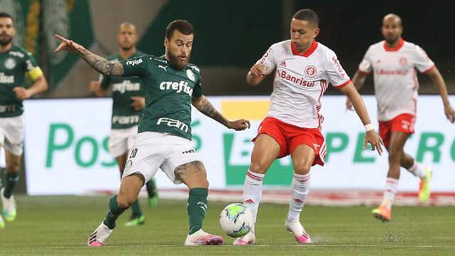 Palmeiras e Internacional empatam nos acr&eacute;scimos em 1 a 1 no Allianz Parque