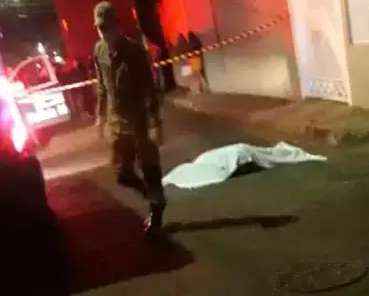 Executado em rua sem sa&iacute;da no Aero Rancho foi atingido por tr&ecirc;s tiros
