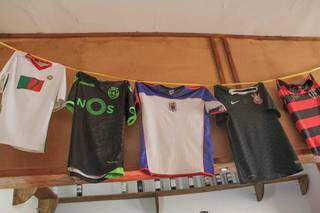 A camisa &#34;7&#34; de Portugal foi usada por Cristiano Ronaldo antes da fama, segundo Antonio (Foto: Silas Lima)