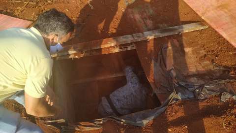 Pol&iacute;cia para carreta com maconha e descobre &ldquo;bunker&rdquo; da droga em ch&aacute;cara