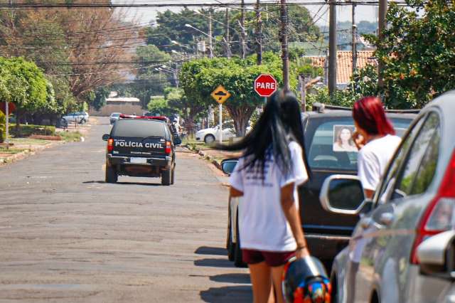 Ap&oacute;s suspeita depor, pol&iacute;cia procura arma usada para matar Karolzinha