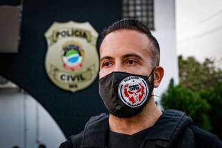 delegado Bruno Santacatharina, titular da delegacia de polícia de Ribas Do Rio Pardo e responsável pela operação. (Foto: Henrique Kawaminami)