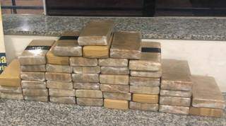 Pol&iacute;cia flagra caminh&atilde;o com coca&iacute;na avaliada R$ 5,6 milh&otilde;es