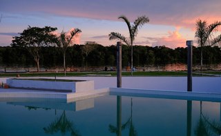 Vista privilegiada do rio São Lourenço a partir da área de piscinas do Santa Rosa Pantanal Hotel (Foto: Divulgação/Assessoria)