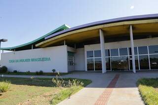 Marido &eacute; preso ap&oacute;s agredir e tentar perfurar pesco&ccedil;o de esposa com garfo
