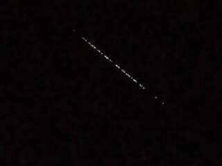 Satélites em órbita na noite desta quinta-feira (3). (Foto:Direto das Ruas)
