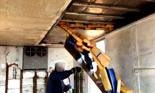 Foragido &eacute; preso ao ser flagrado com 780 Kg de droga em fundo falso de caminh&atilde;o