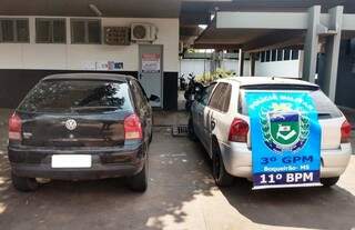 Três pessoas são presas e dois carros apreendidos por tráfico na BR-060 Três pessoas são presas e dois carros apreendidos por tráfico na BR-060