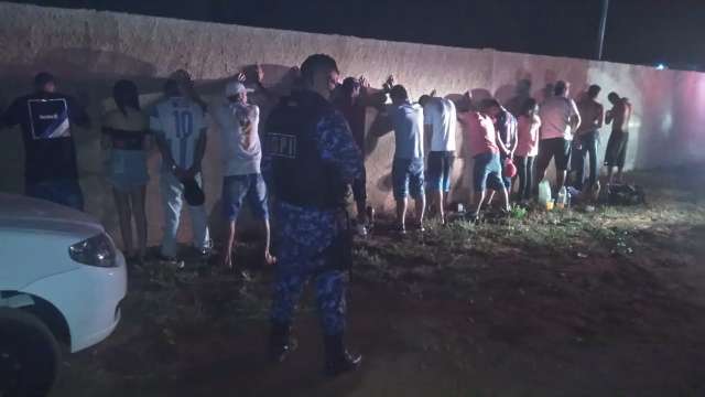 Promoter e DJ v&atilde;o para delegacia ap&oacute;s flagrante de festa com 200 pessoas