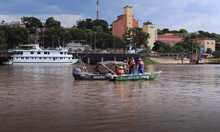 Embarca&ccedil;&atilde;o naufragada &eacute; recuperada pelo Ex&eacute;rcito em Corumb&aacute;
