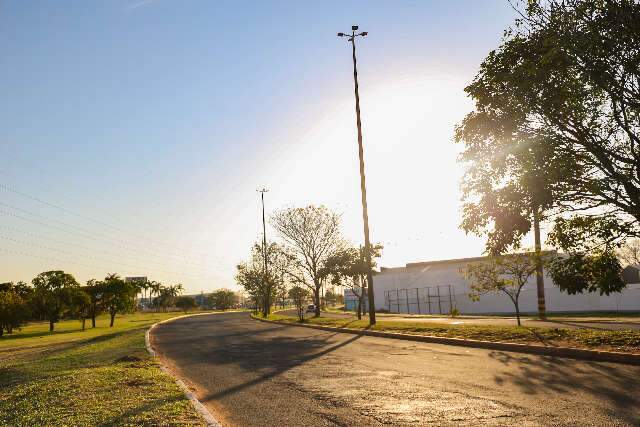 Meteorologia prevê domingo de tempo seco e máxima de 42°C em MS