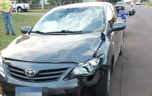 Motociclista morre ap&oacute;s invadir preferencial e bater contra carro