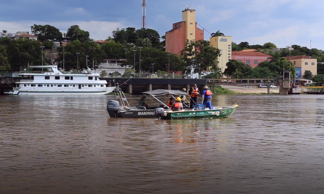 Embarca&ccedil;&atilde;o naufragada &eacute; recuperada pelo Ex&eacute;rcito em Corumb&aacute;