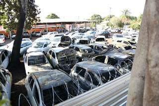 Inc&ecirc;ndio atinge oficina e destr&oacute;i 27 carros de locadoras