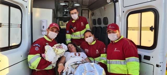 Mulher entra em trabalho de parto em rodovia e beb&ecirc; nasce em viatura