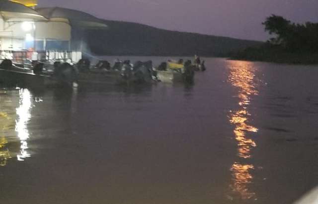 Seis soldados do Ex&eacute;rcito s&atilde;o resgatados por pescadores amadores ap&oacute;s naufr&aacute;gio