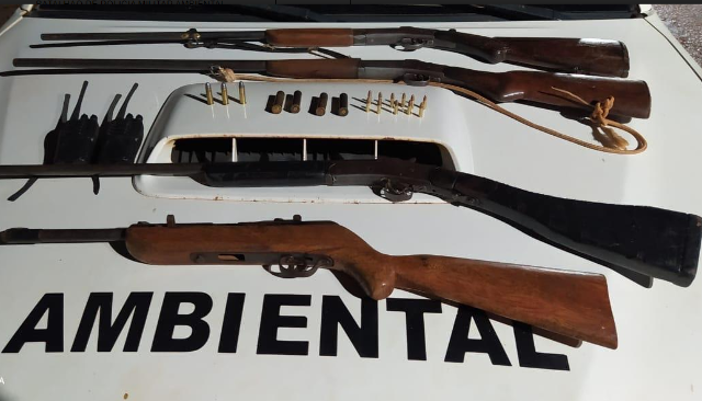 Em acampamento, ca&ccedil;adores s&atilde;o presos com rifles, espingardas e muni&ccedil;&otilde;es 