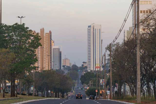 Massa de ar seco mant&eacute;m dia quente e Inmet refor&ccedil;a aviso de baixa umidade do ar 