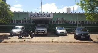 Motociclista &eacute; cercado por dupla encapuzada e ferido a tiros em estrada 