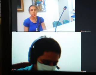 Na imagem da reunião virtual, a mãe da vítima aparece no mesmo quadro que o assassino. (Foto: Reprodução de vídeo)