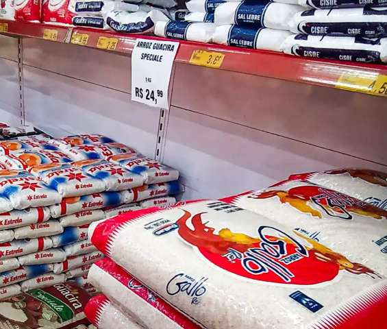 Com pre&ccedil;o nas alturas, fam&iacute;lias desembolsam R$ 100 s&oacute; de arroz na compra do m&ecirc;s