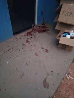 Marcas de sangue na cena do crime (Foto: Polícia Civil/Divulgação)