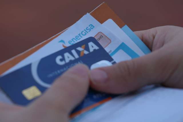 Conta de luz atrasada pode ser parcelada em 12x no cart&atilde;o de cr&eacute;dito