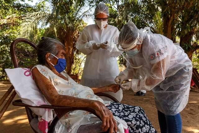 Ap&oacute;s proibi&ccedil;&atilde;o, equipes dos M&eacute;dicos Sem Fronteiras combatem covid em 11 aldeias 