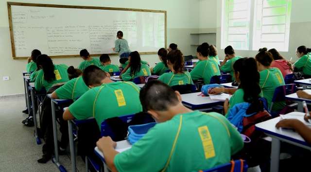 Empreendedorismo e Libras s&atilde;o inclusos em curr&iacute;culo das escolas estaduais