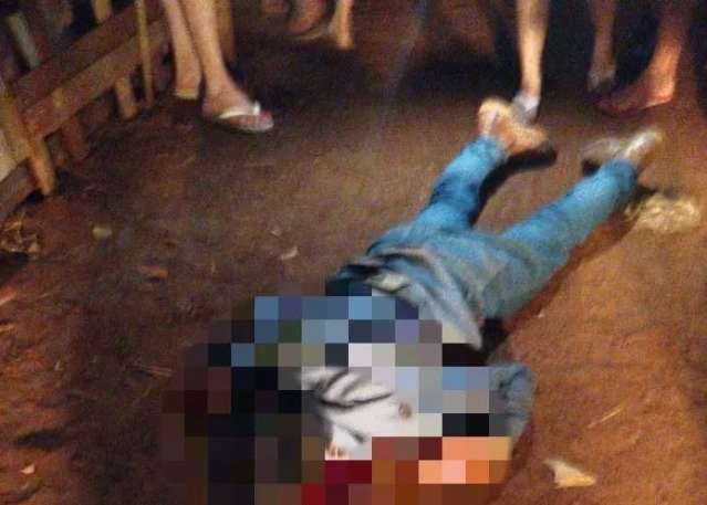 Homem &eacute; executado a tiros enquanto sa&iacute;a da casa de irm&atilde; na fronteira