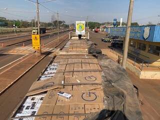 Caminhoneiro &eacute; preso levando 50 mil pacotes de cigarro para Goi&acirc;nia