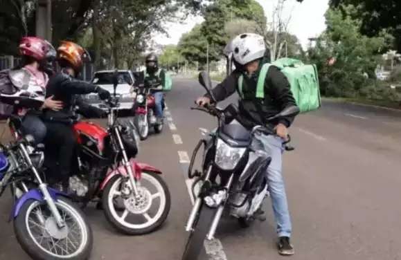 Lei permite cria&ccedil;&atilde;o de espa&ccedil;os de &quot;descanso&quot; aos motoentregadores na Capital
