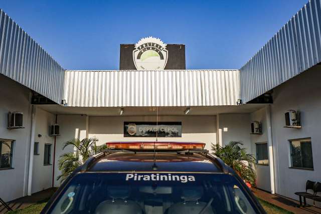 Bandidos invadem casa, furtam moto, televis&atilde;o e filhote de pitbull