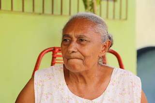Aos 80 anos, Julia Onoro da Silva conta que nunca aprendeu a ler e escrever. (Foto: Kísie Ainoã)
