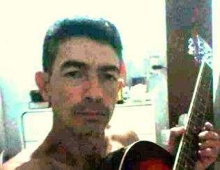 Homem que assassinou ex-namorada a golpes de fac&atilde;o se entrega &agrave; pol&iacute;cia 