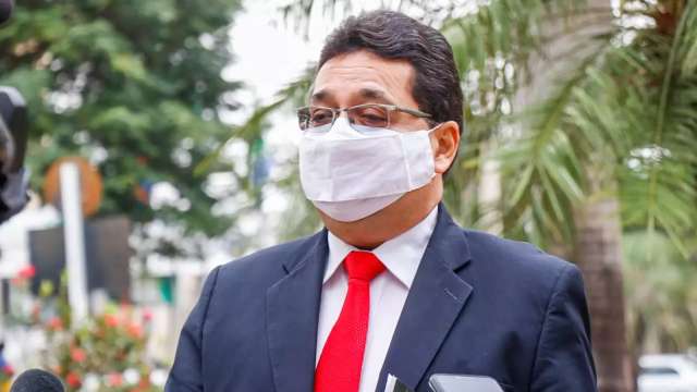 Secretaria pro&iacute;be acesso de pessoas com chinelo e roupa desgastada