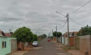 Mulher &eacute; socorrida por vizinhos ap&oacute;s levar 5 facadas na Capital 