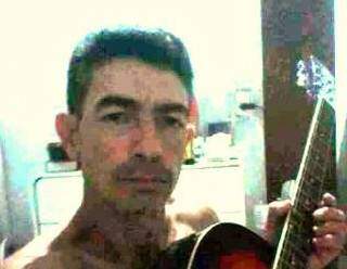 Homem que assassinou ex-namorada a golpes de fac&atilde;o se entrega &agrave; pol&iacute;cia 