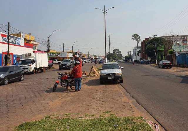 Sem militares, moradores derrubam cerca entre Ponta Por&atilde; e Pedro Juan
