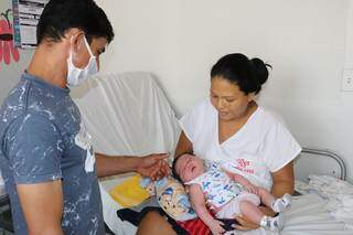 Bebezinho &#34;parou&#34; hospital no dia em que nasceu, chegando com quase 6kg. (Foto: Divulgação/Ascom Santa Casa)