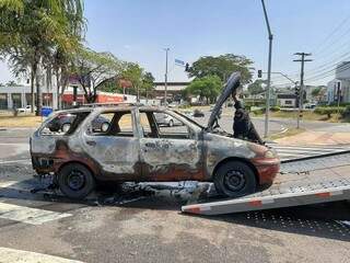Inc&ecirc;ndio que destruiu ve&iacute;culo na Via Parque durou tr&ecirc;s minutos