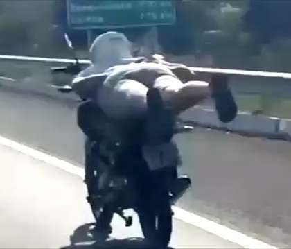Flagrante de &quot;superman&quot; em rodovia lidera ranking de visualiza&ccedil;&otilde;es