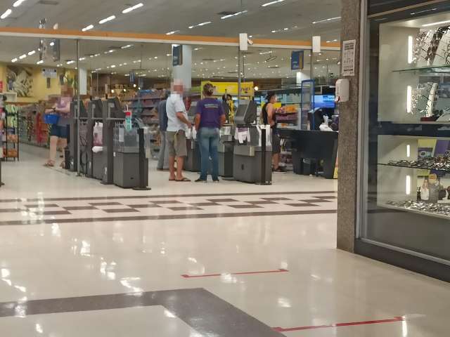 Quem j&aacute; teve a covid, ainda precisa andar de m&aacute;scara por a&iacute;?